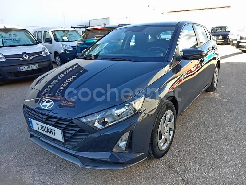 Gris / plata Usado 2023 Hyundai i20 Berlina | 15.900 € (Precio justo) - Imagen 1/4