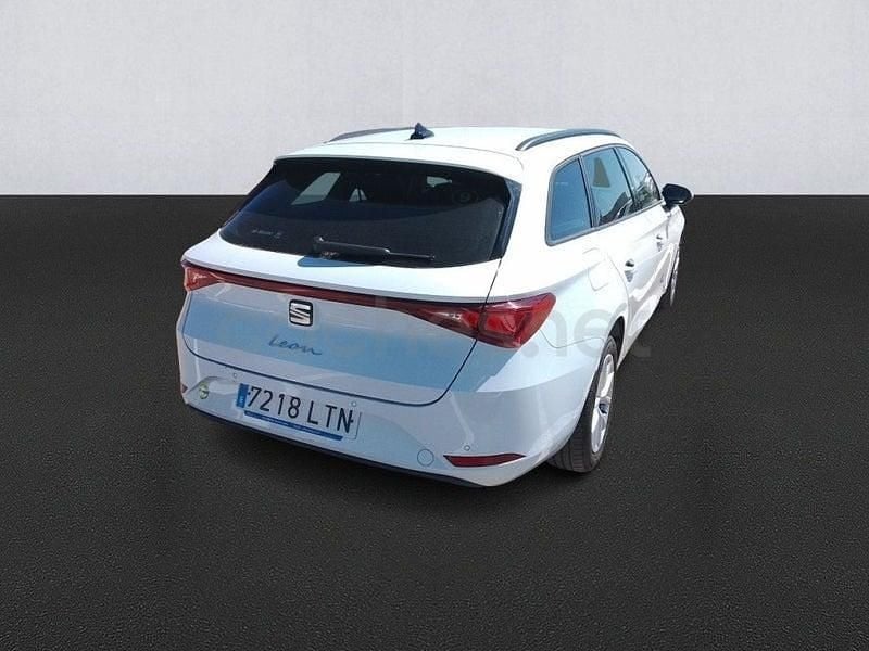 Usado Seat Leon Style 115 CV (84 kW) 2021 Blanco Familiar