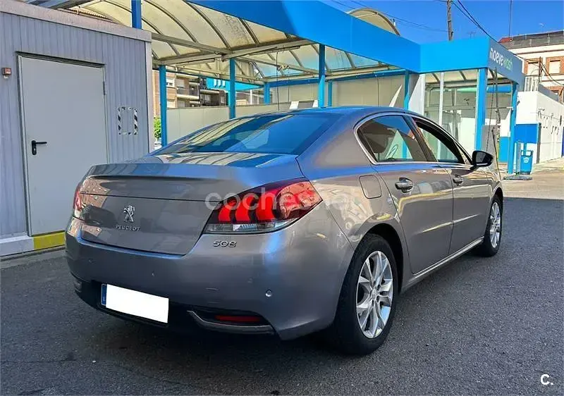 Usado Peugeot 508 Allure 150 CV (110 kW) 2017 Gris / plata Berlina