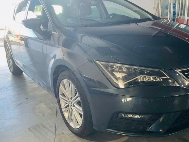 Usado Seat Leon XCELLENCE 130 CV (95 kW) 2019 Gris / plata Berlina