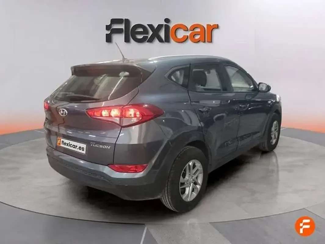 Usado Hyundai Tucson 115 CV (84 kW) 2016 Gris SUV