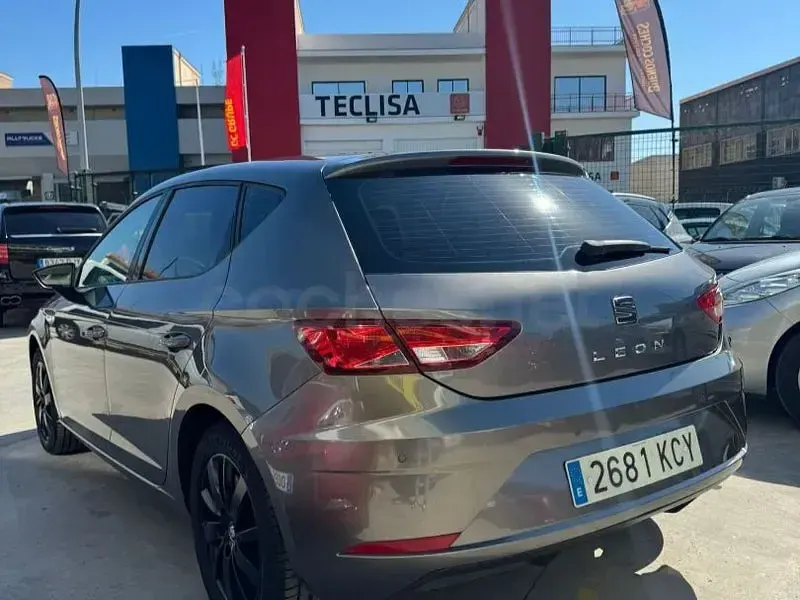 Usado Seat Leon Reference 110 CV (80 kW) 2017 Beige Berlina