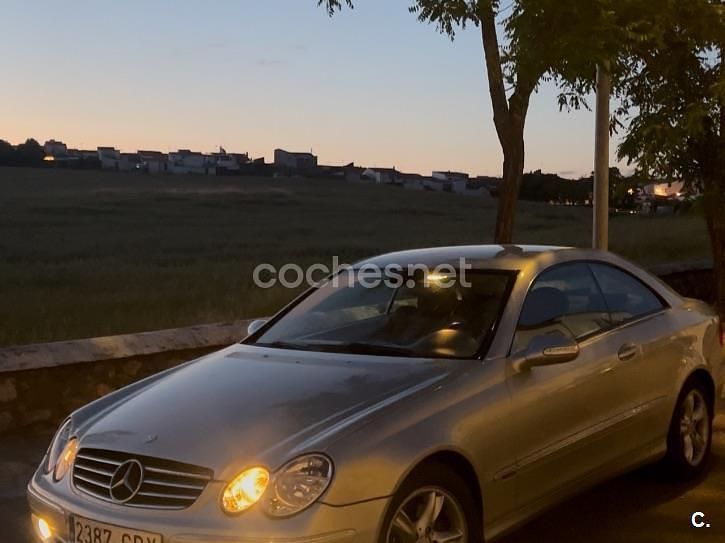 Usado Mercedes CLK270 Avantgarde 170 CV (125 kW) 2004 Gris / plata Coupe