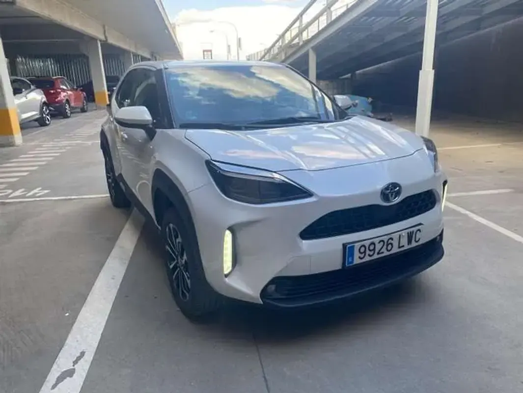 Usado Toyota Yaris Cross Active 116 CV (85 kW) 2022 Blanco SUV