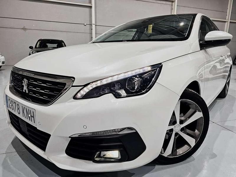 Blanco Usado 2018 Peugeot 308 Allure Utilitario | 7990 € (Precio justo) - Imagen 1/4