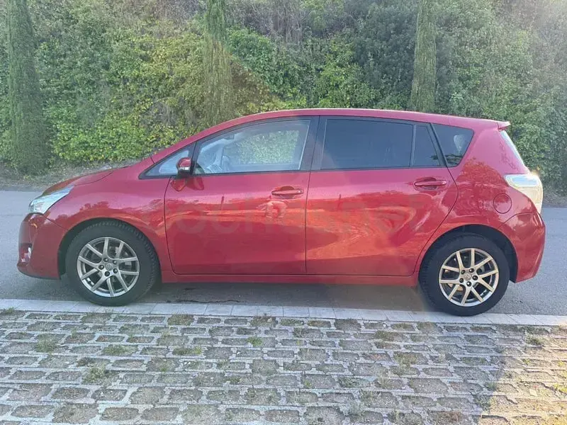 Usado Toyota Verso Advance 112 CV (82 kW) 2014 Granate Monovolumen
