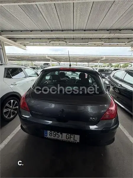 Usado Peugeot 308 95 CV (69 kW) 2008 Gris / plata Berlina