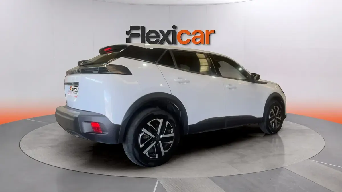 Usado Peugeot 2008 Active 101 CV (74 kW) 2023 Blanco SUV