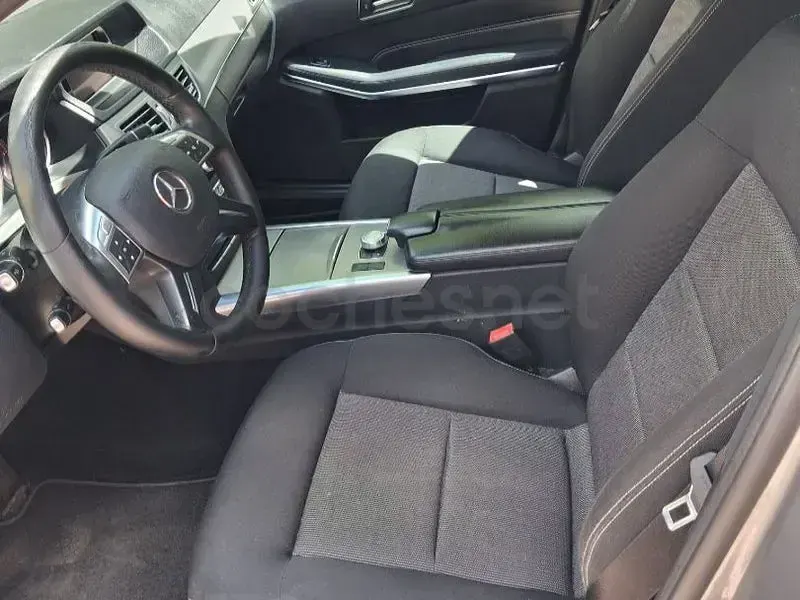 Usado Mercedes E350 Avantgarde 252 CV (185 kW) 2013 Gris / plata Berlina