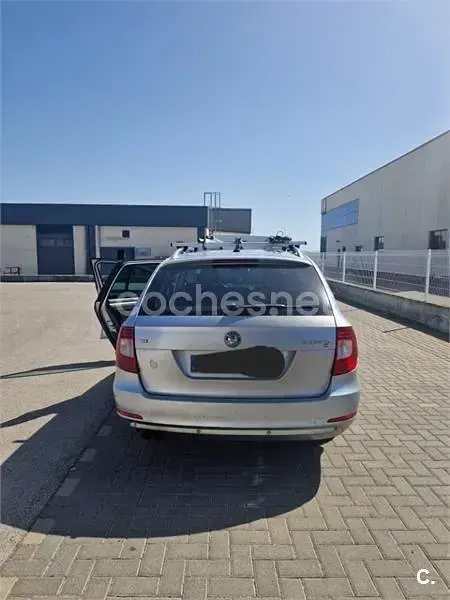 Usado Skoda Superb Ambition 105 CV (77 kW) 2010 Gris / plata Familiar