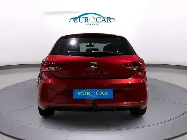 Usado Seat Leon Reference 115 CV (84 kW) 2018 Granate Familiar