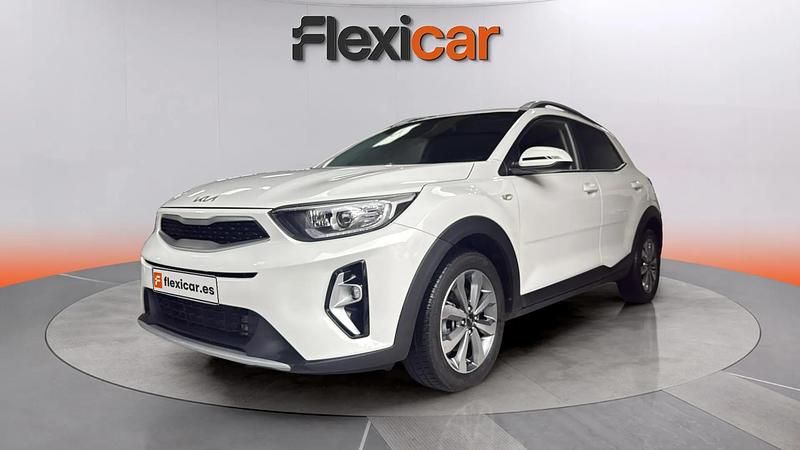 Usado Kia Stonic 101 CV (74 kW) 2022 Blanco SUV