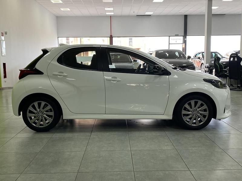 Usado Toyota Yaris Hybrid Active 116 CV (85 kW) 2021 Blanco Berlina