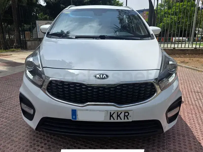 Usado Kia Carens 115 CV (84 kW) 2018 Blanco Monovolumen