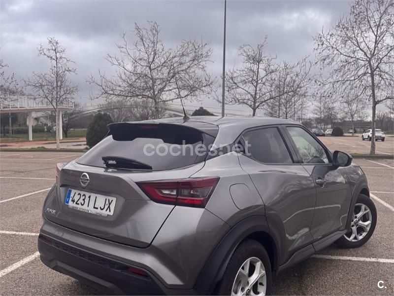 Usado Nissan Juke Acenta 117 CV (86 kW) 2020 Gris / plata SUV