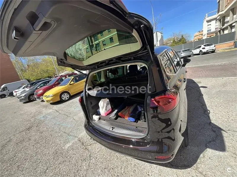 Usado Opel Zafira Tourer Excellence 165 CV (121 kW) 2014 Marrón Monovolumen