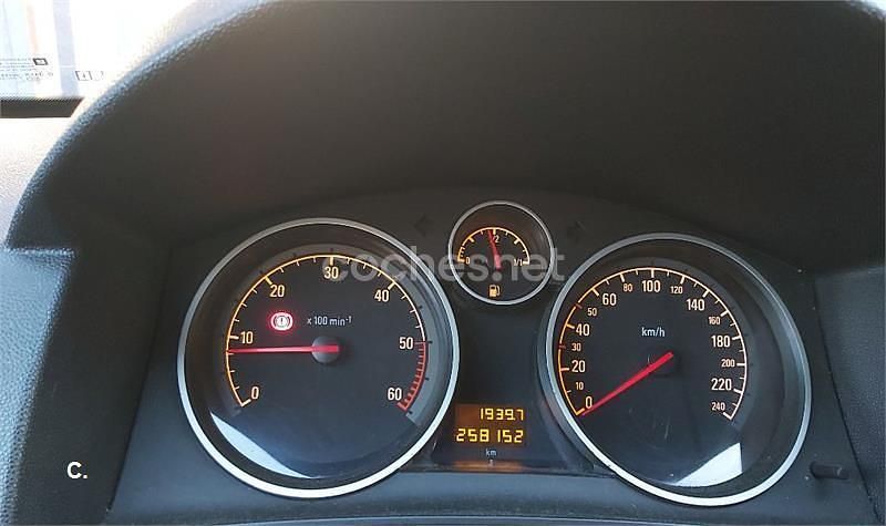 Usado Opel Astra Enjoy 100 CV (73 kW) 2007 Gris / plata Berlina