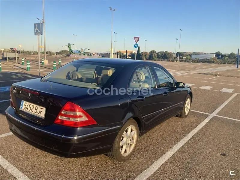 Usado Mercedes C240 Classic 170 CV (125 kW) 2001 Azul Berlina