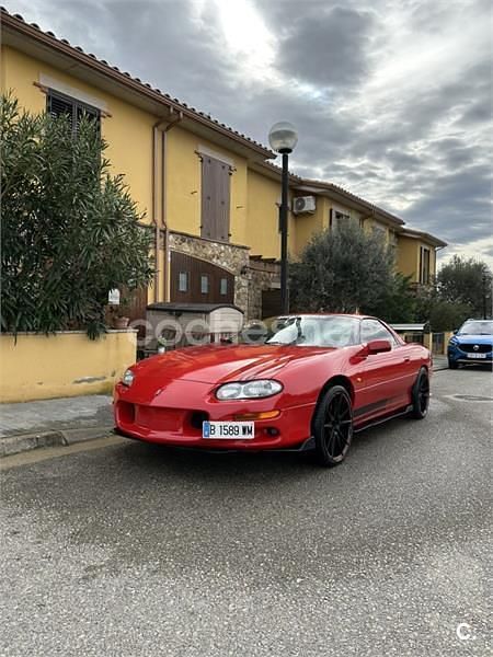 Usado Chevrolet Camaro 193 CV (141 kW) 2000 Rojo Coupe