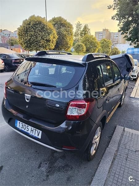 Usado Dacia Sandero Stepway 90 HP (66 kW) 2013 Preto Sedan