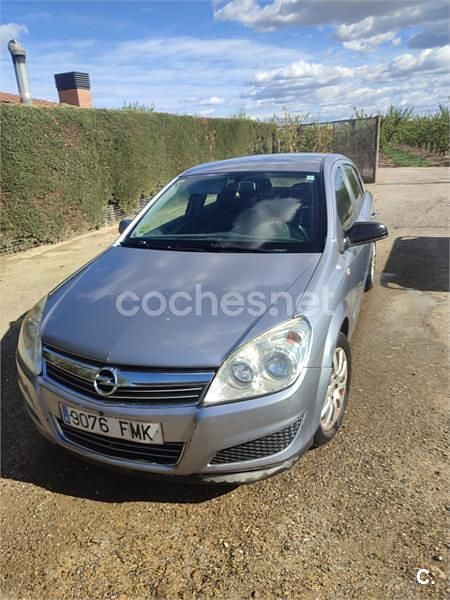 Usado Opel Astra Cosmo 120 CV (88 kW) 2007 Gris / plata Berlina