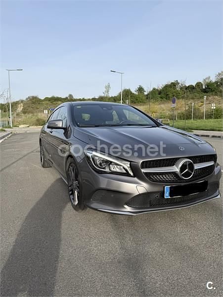 Usado Mercedes CLA220 Shooting Brake 177 CV (130 kW) 2017 Gris / plata Familiar