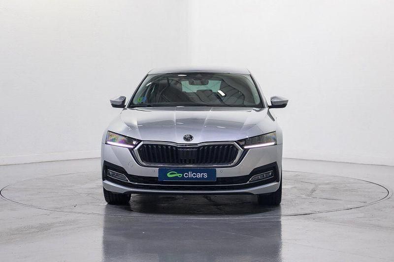 Usado Skoda Octavia Selection 150 CV (110 kW) 2024 Gris Berlina