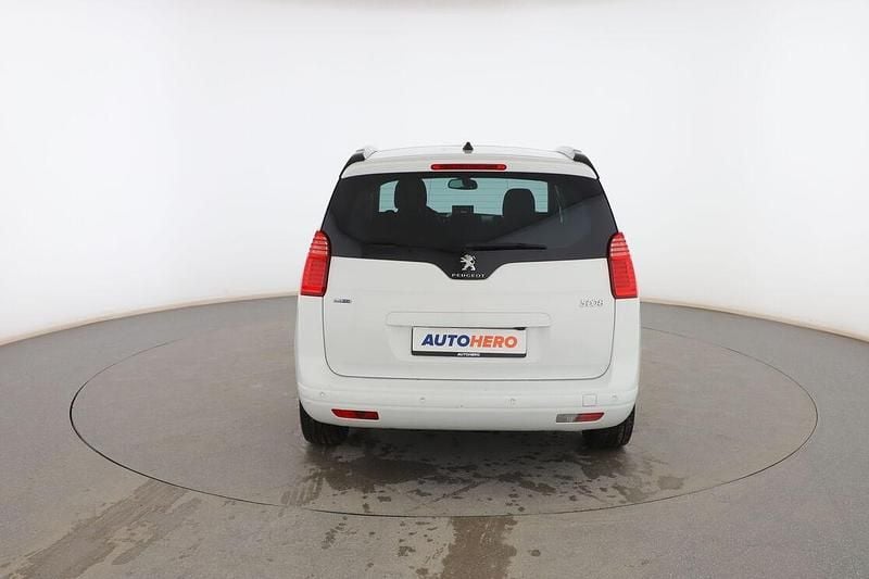 Usado Peugeot 5008 Allure 120 CV (88 kW) 2016 Blanco Monovolumen