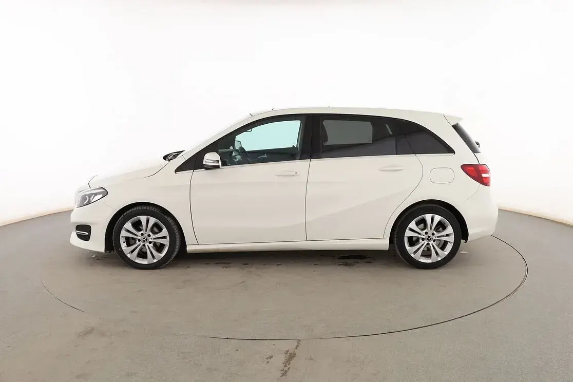 Usado Mercedes B180 Urban 110 CV (80 kW) 2017 Blanco Utilitario