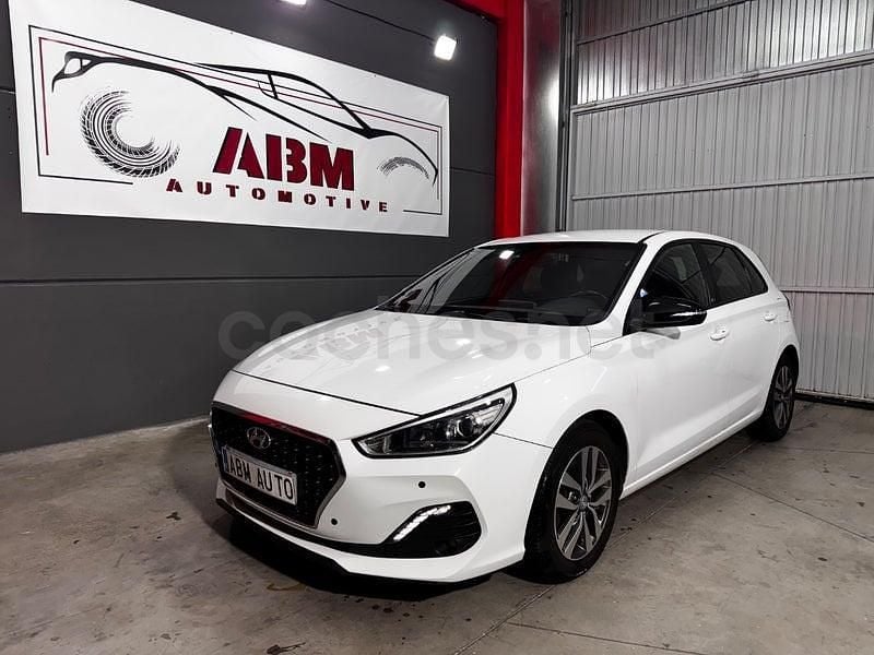 Usado Hyundai i30 GO! 95 CV (69 kW) 2019 Blanco Berlina