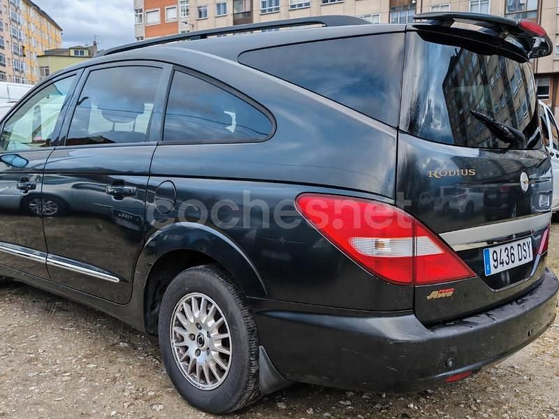 Usado Ssangyong (KGM) Rodius Limited 165 CV (121 kW) 2006 Negro Monovolumen
