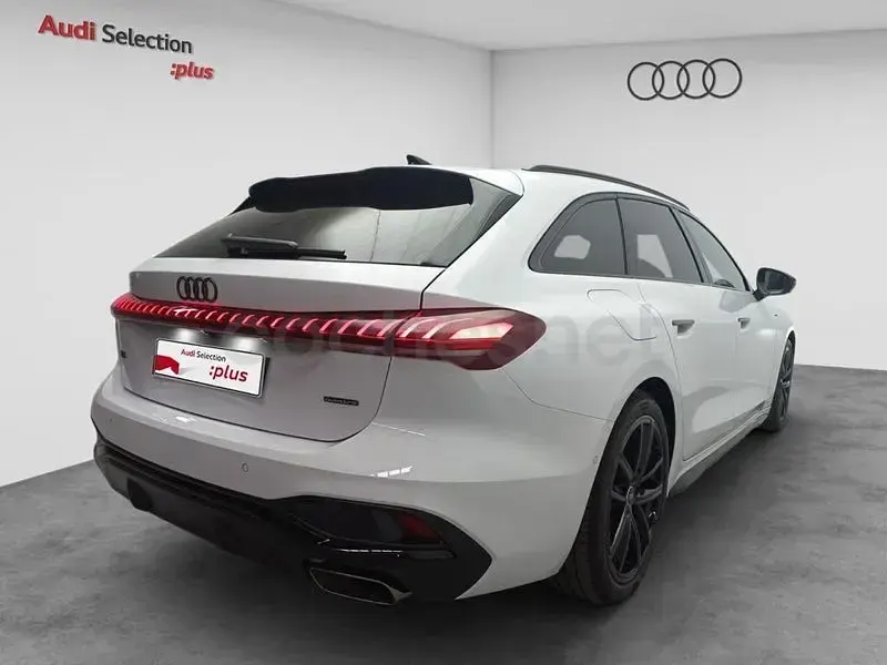 Usado Audi A5 Ambiente 299 CV (219 kW) 2025 Blanco Familiar