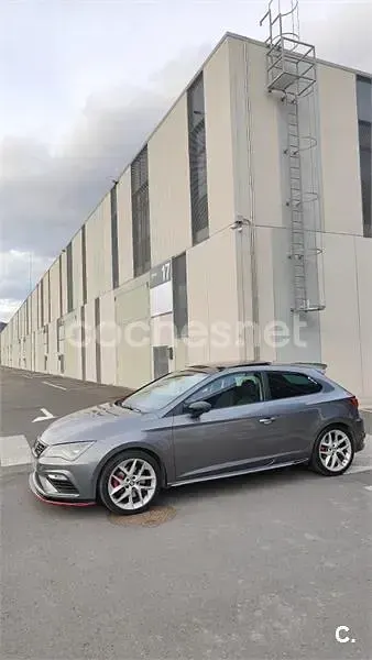 Usado Seat Leon FR 180 CV (132 kW) 2018 Gris / plata Berlina