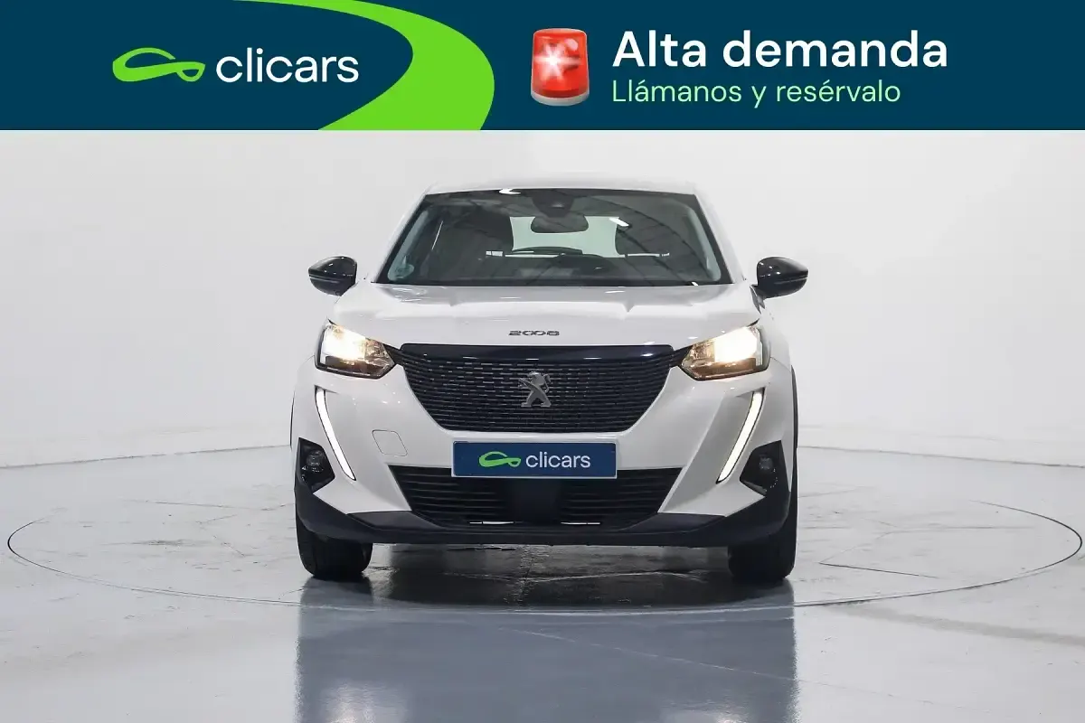 Usado Peugeot 2008 Active 110 CV (80 kW) 2022 Blanco SUV