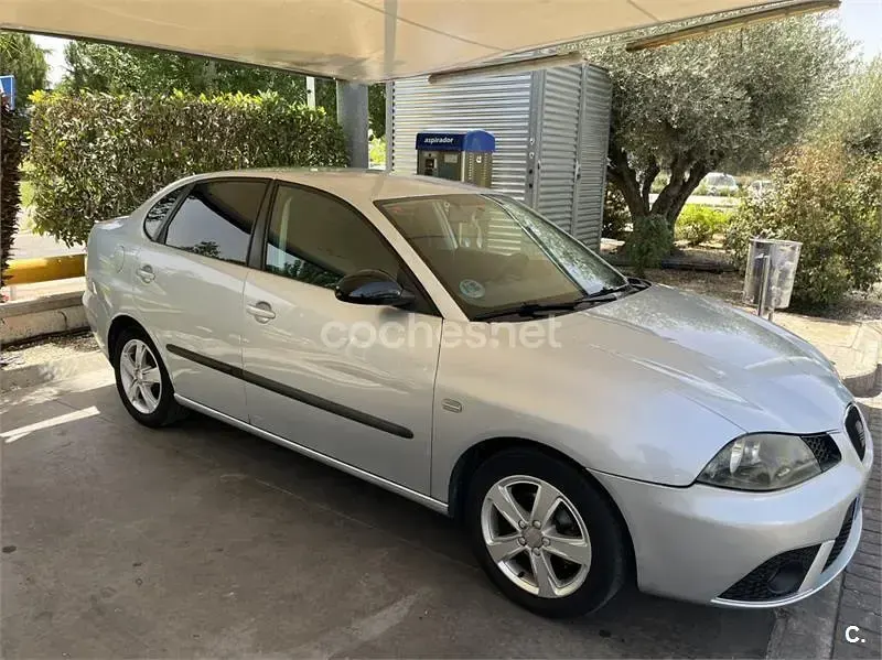 Usado Seat Cordoba Reference 85 CV (62 kW) 2008 Gris / plata Berlina
