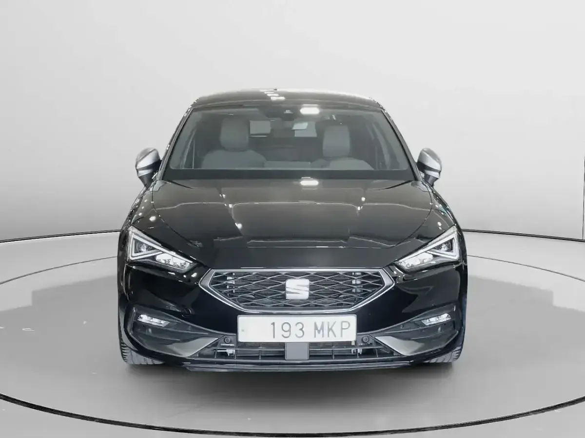 Usado Seat Leon FR 130 CV (95 kW) 2023 Negro Berlina
