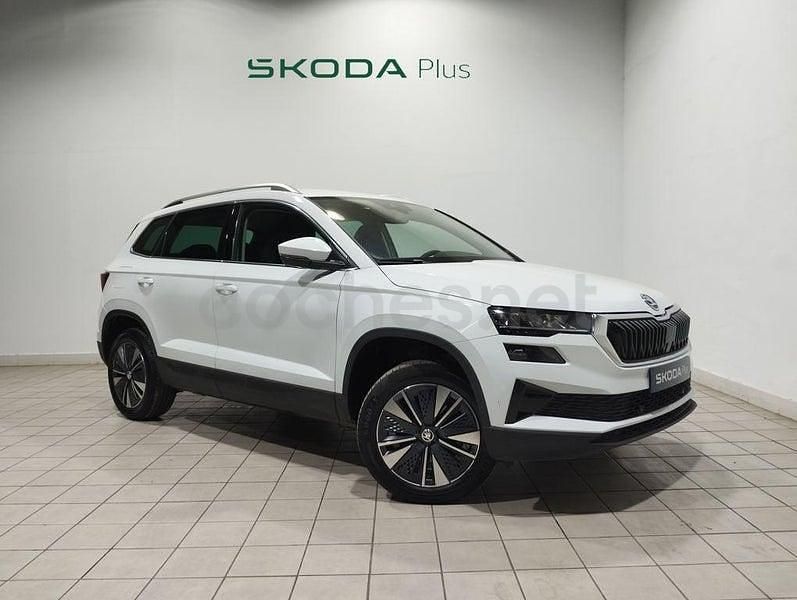 Usado Skoda Karoq Ambition 110 CV (80 kW) 2024 Blanco SUV