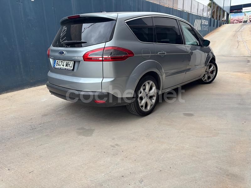 Usado Ford S-MAX Limited 115 CV (84 kW) 2014 Gris / plata Monovolumen