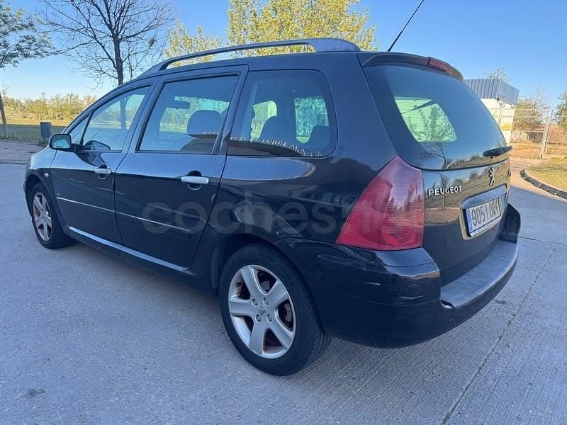 Usado Peugeot 307 110 CV (80 kW) 2007 Negro Familiar