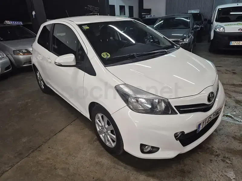 Usado Toyota Yaris Active 90 CV (66 kW) 2012 Blanco Utilitario