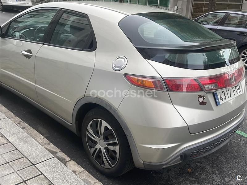 Usado Honda Civic Comfort 83 CV (61 kW) 2006 Gris / plata Berlina