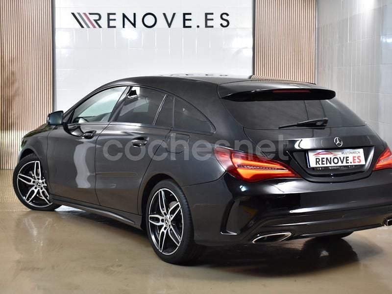 Usado Mercedes CLA180 Shooting Brake 122 CV (89 kW) 2018 Negro Familiar