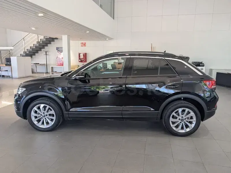 Usado VW T-Roc Life 110 CV (80 kW) 2023 Negro SUV