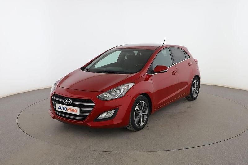 Rojo Usado 2017 Hyundai i30 GO! Utilitario | 11.999 € (Precio justo) - Imagen 1/3
