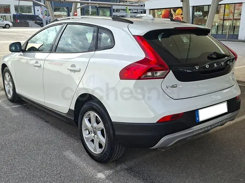 Usado Volvo V40 Kinetic 115 CV (84 kW) 2014 Blanco Berlina