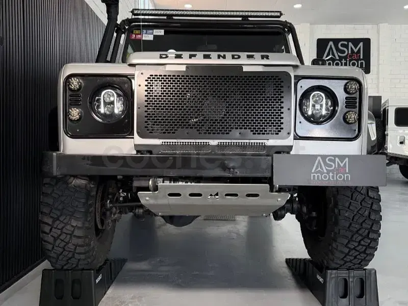 Usado Land Rover Defender SE 122 CV (89 kW) 2014 Gris / plata Familiar