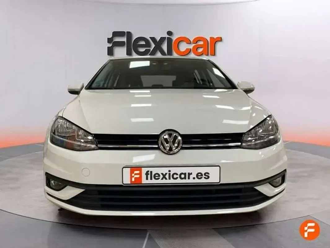 Begagnad VW Golf VII Edition 116 HK (85 kW) 2019 Vit Halvkombi