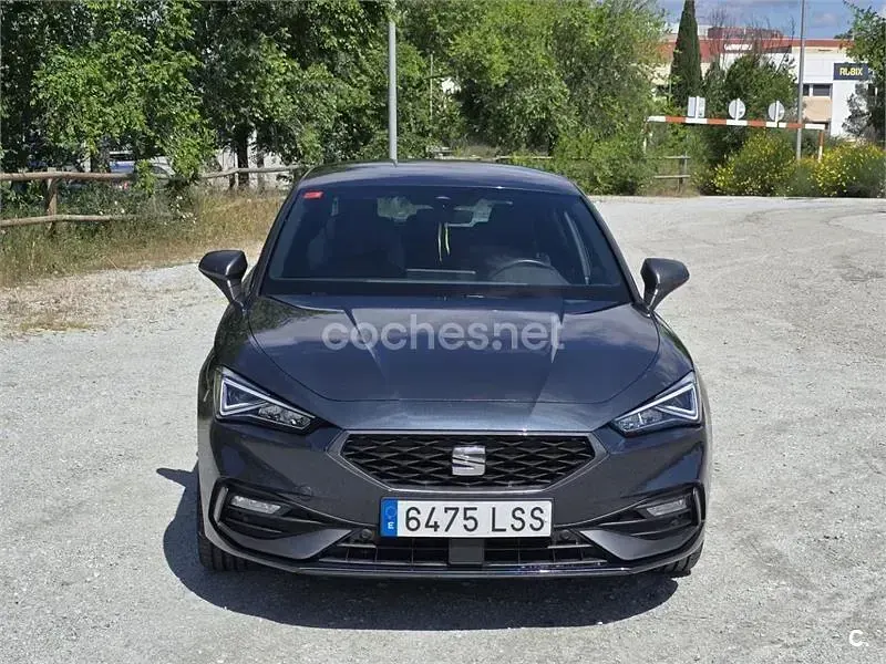 Usado Seat Leon FR 150 CV (110 kW) 2021 Gris / plata Berlina