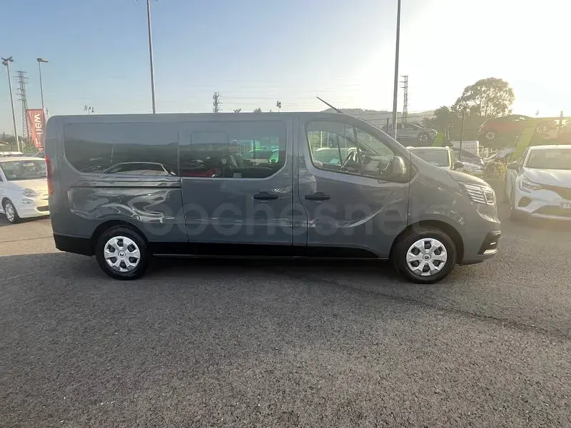 Usado Renault Trafic 110 CV (80 kW) 2023 Gris / plata Monovolumen