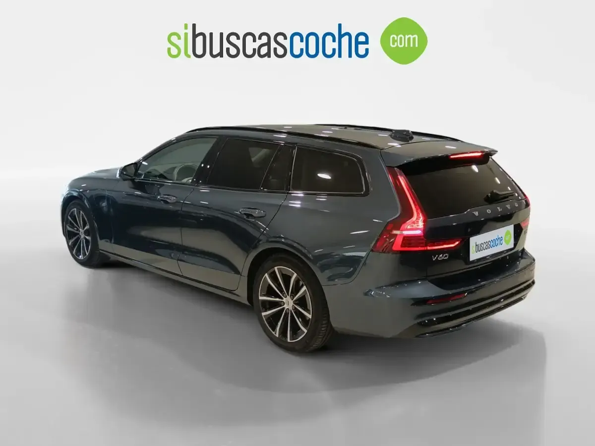Usado Volvo V60 Plus 253 CV (186 kW) 2025 Azul Familiar
